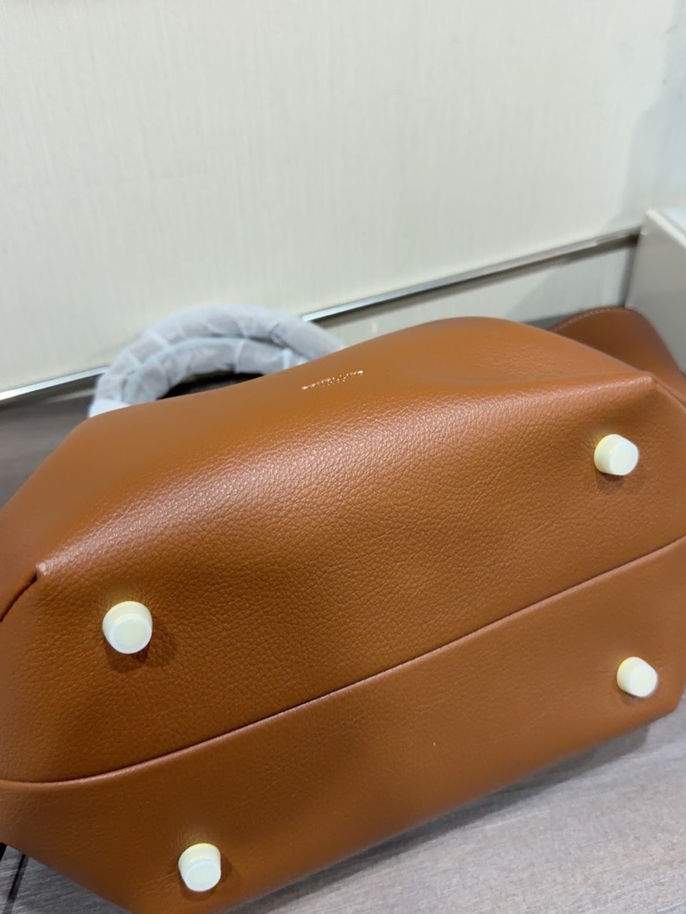 DeMellier The Midi New York Tan Grained Leather Tote Bag - Picture 3 of 4